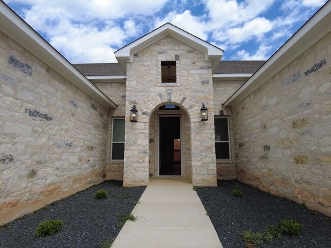 Photo - FOR LEASE!!