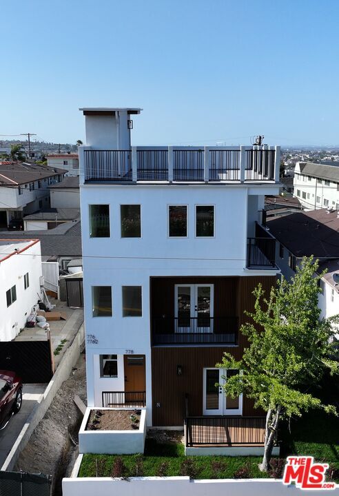 Photo - 778 W 25th St