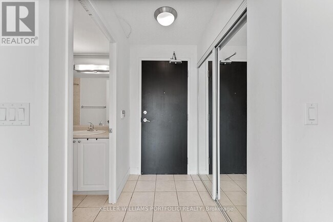 Photo - 18 Yonge St Unité 1104