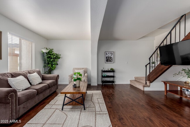 Building Photo - 811 E Eugie Ave