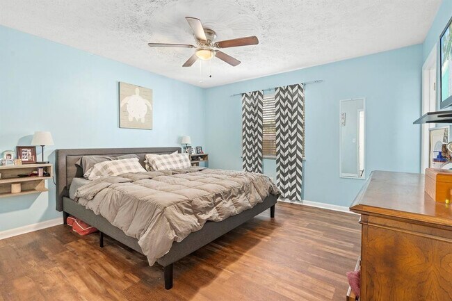 Photo - 581 NW Cornell Ave