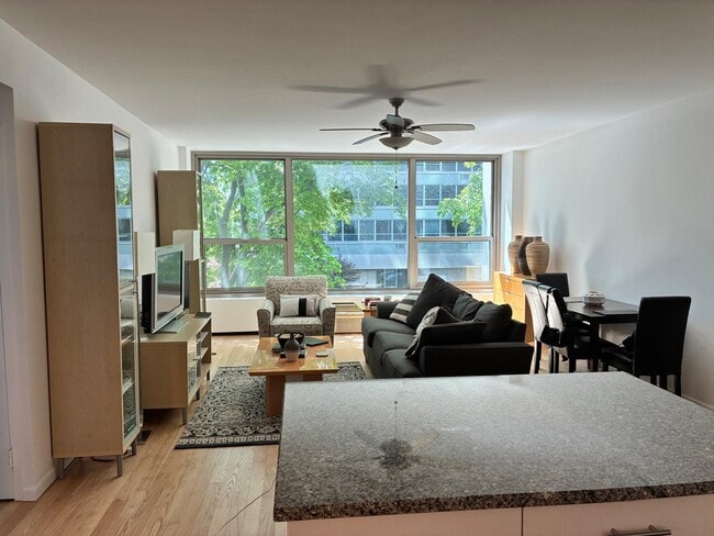Building Photo - 3600 N Lake Shore Dr Unit 201