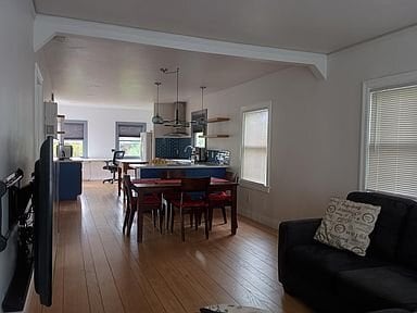 Photo - 3351 Morcom Ave