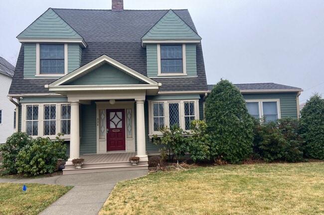 Building Photo - 2 Hasbrouck Ave Unit # 2