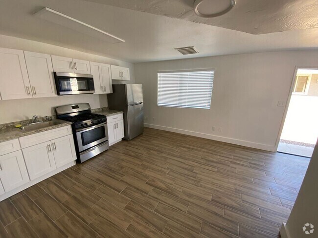 Building Photo - 2173 Unit #8 Rental