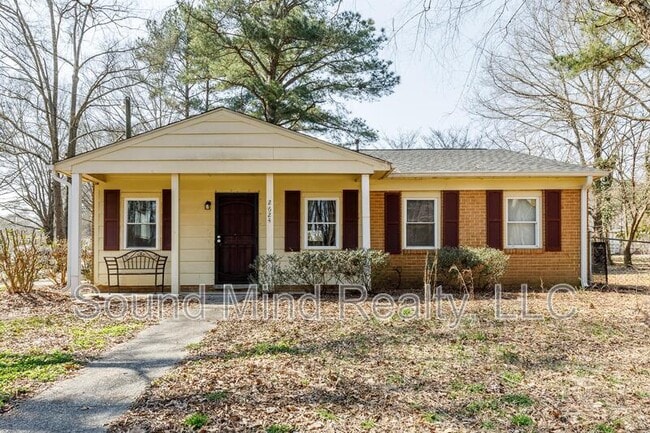 Building Photo - 2624 Sanderford Rd