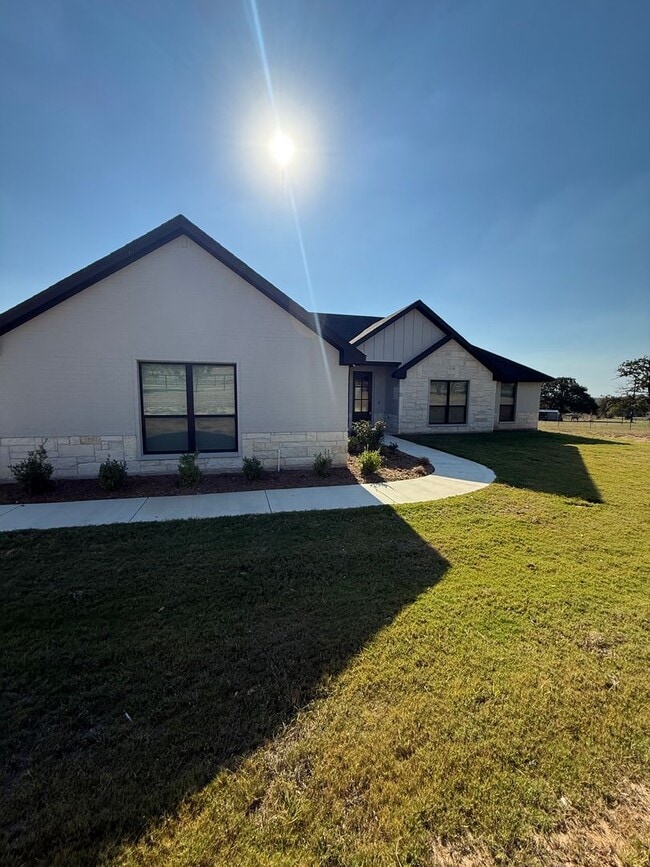 Photo - HORSE PROPERTY 4/2/2 + 4 acres in Peaster ...