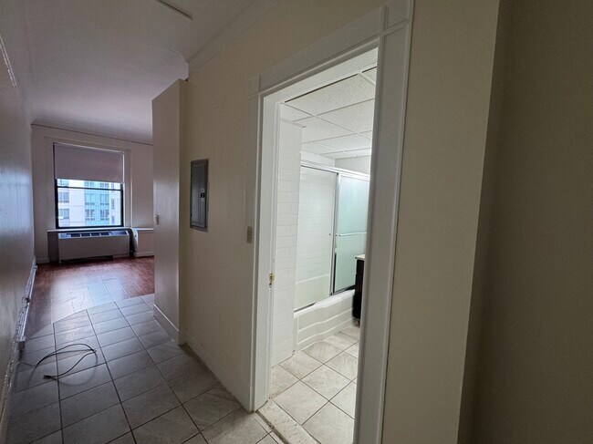 62 Boylston St Unit 408
