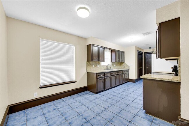 Photo - 17 Pin Oak Rd