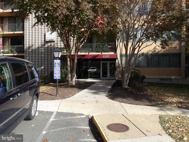 Building Photo - 8 S Van Dorn St Unit 201ALEXANDRIA