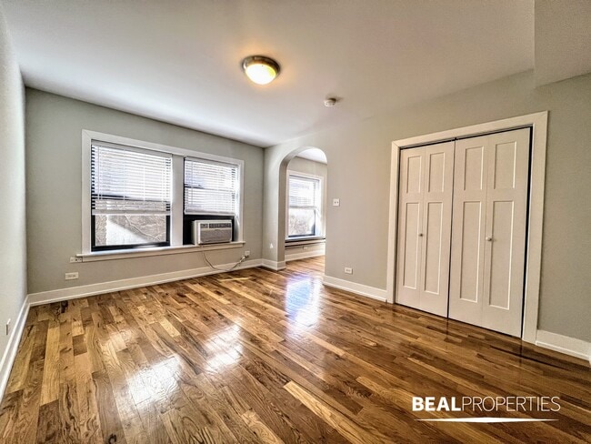 Building Photo - 550 W Arlington Pl Unit 1 Bed