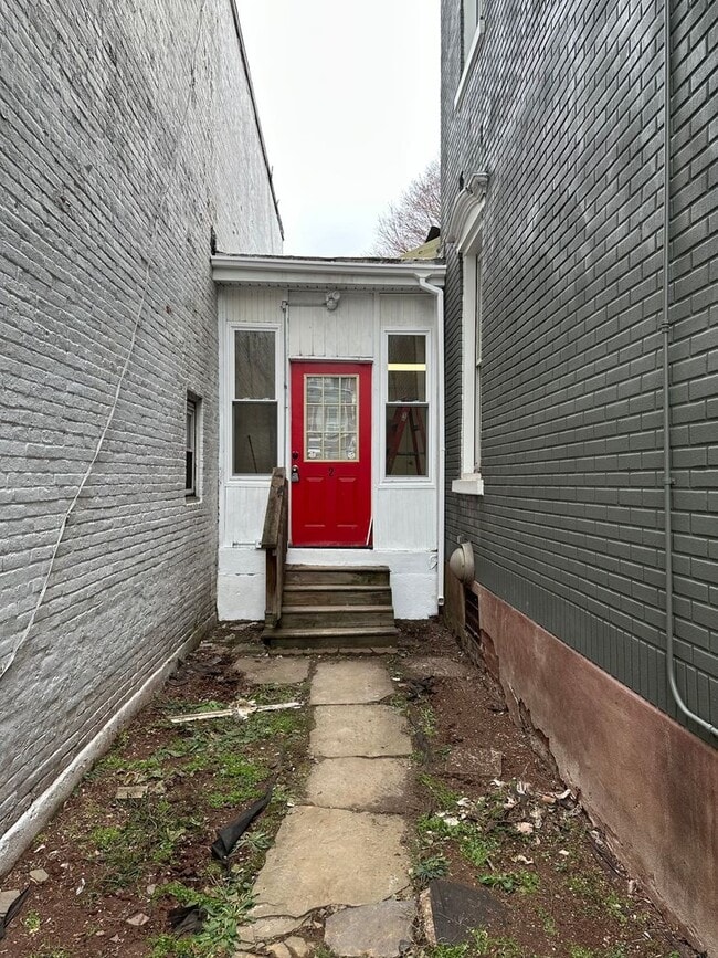 Photo - 315 N 6th St Unit 2 - Studio