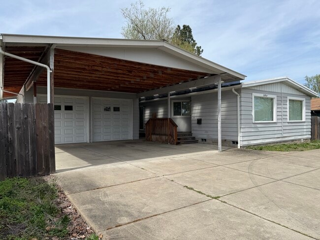 Building Photo - 2090 Chambers St