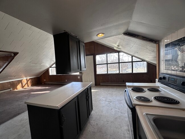 Photo - 208 English-E