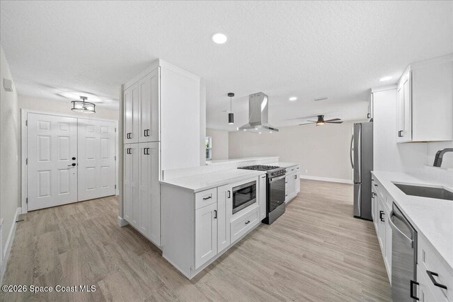 Photo - 540 Albatross St