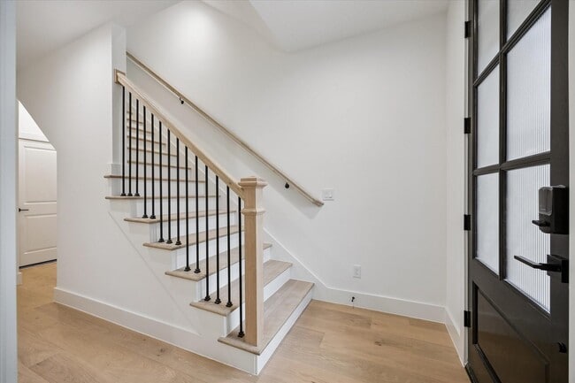 Photo - 947 Blackshire Ln