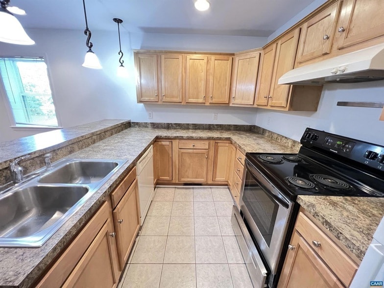 Photo - 702 Delevan St