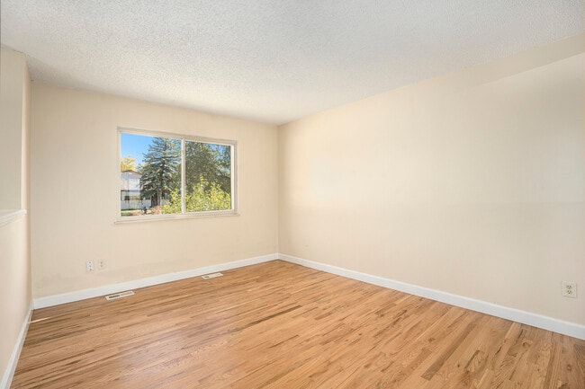 Photo - 7030 Metropolitan St