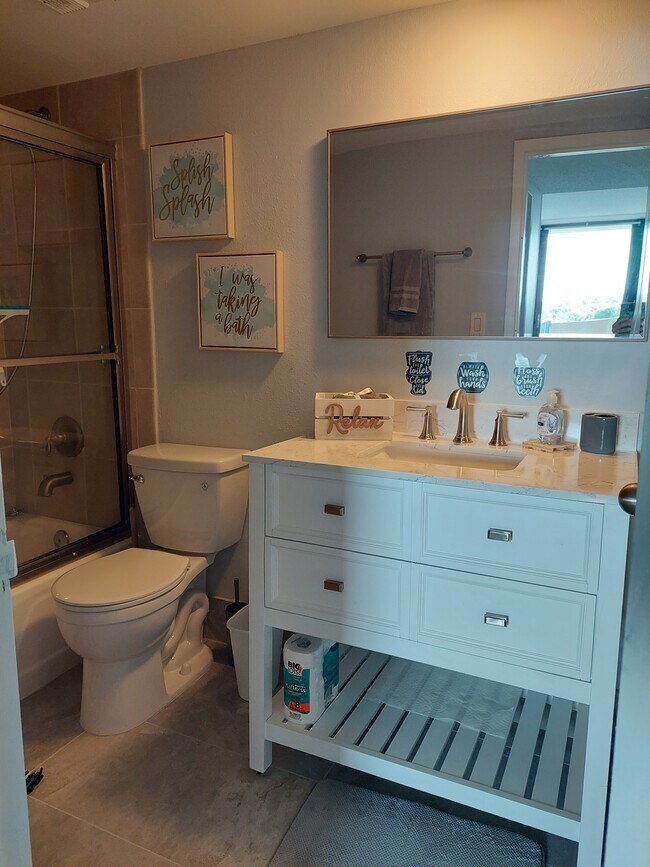 Photo - 1830 Embassy Dr