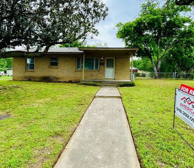 Building Photo - P2-1Q- 6128 E. 17th St