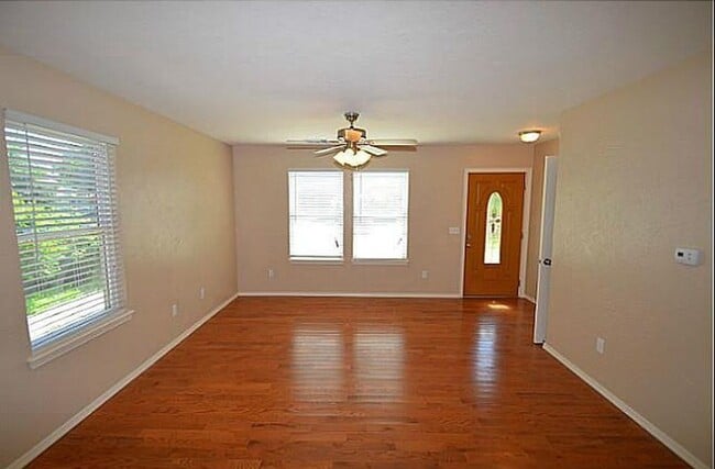 Photo - 1502 Barkley St