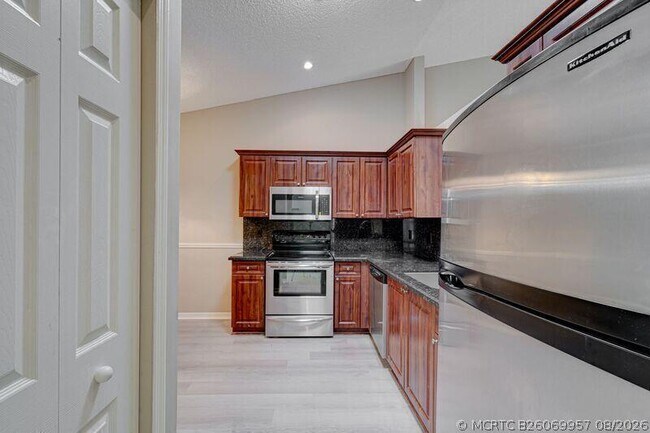 6183 Floral Lakes Dr