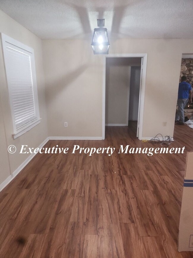 Photo - 107 N 28th St