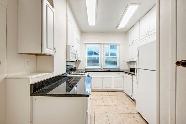 Photo - amazing house renovated perfectly. blocks...