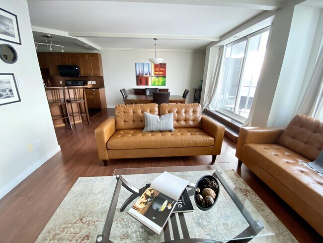 Photo - 10011-10011-116 116 St NW