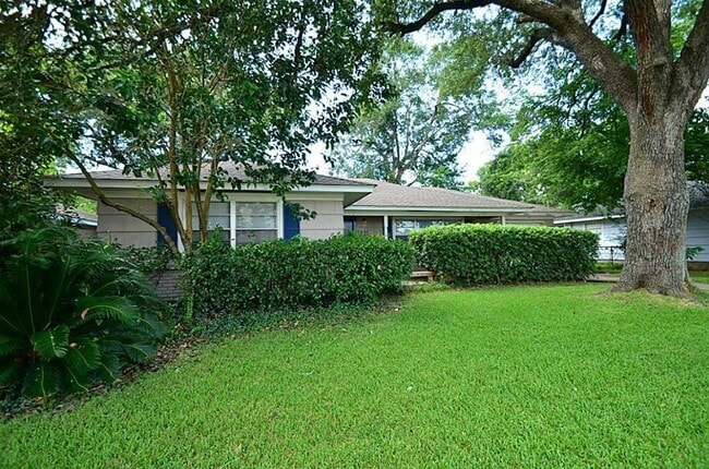 Photo - 5121 Maple St House