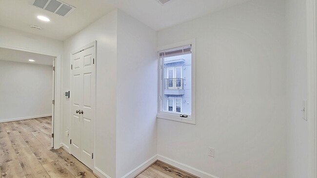 Photo - 1712 Mount Vernon Ave Unit D