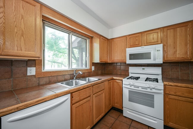Photo - 880 Johnstown Ln Unidad B