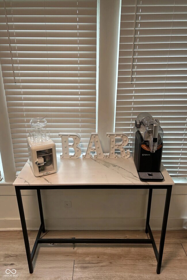 Photo - 3851 Broadway St