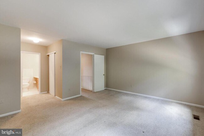 Photo - 14 Yorktown Ct