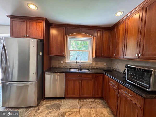 Photo - 2026 Admiral Dr
