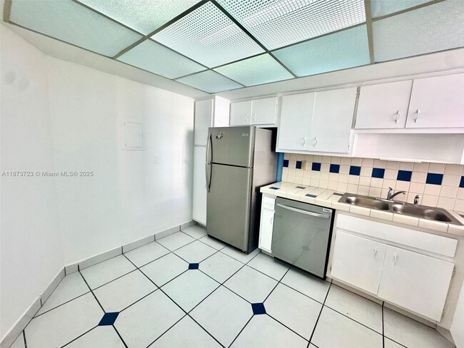 Photo - 1301 NE Miami Gardens Dr Unit 1221W