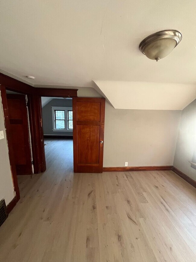 Building Photo - 3347-3347A N 28th St. (Duplex) Unit 3347A - Upper