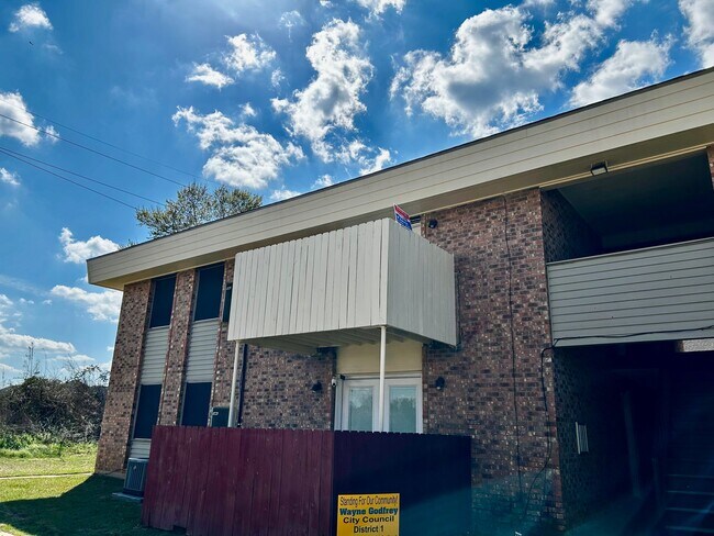 305 Greenbriar St Unit 24