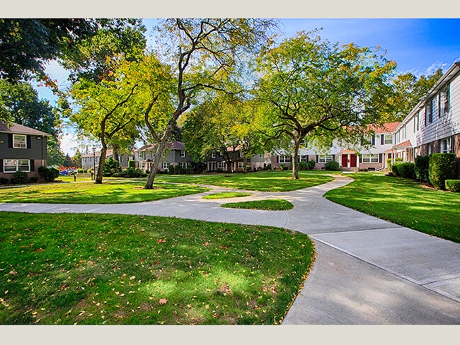Timeless 1 Bedroom Mid-Century Townhouse! - Timeless 1 Bedroom Mid-Century Townhouse! Unit 075