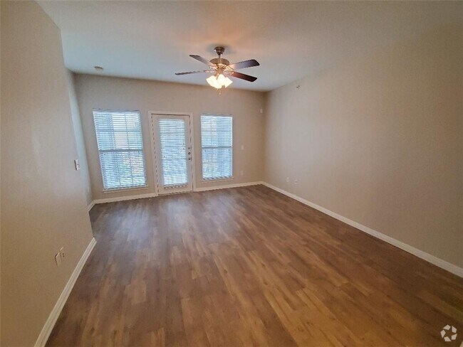 Building Photo - 6810 Deatonhill Dr Unit 1101 Rental