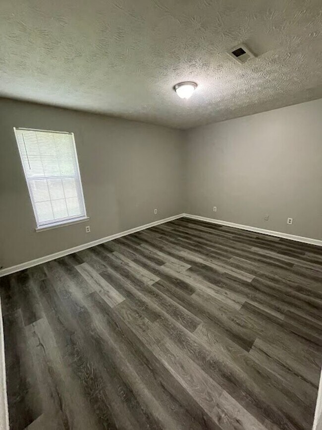 Photo - 105 Fruitwood Trce Unit A