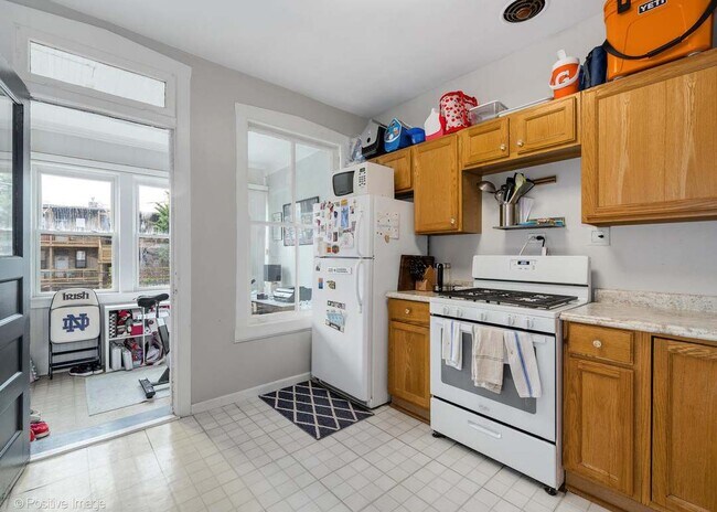1421 W Cuyler Ave Unit 2