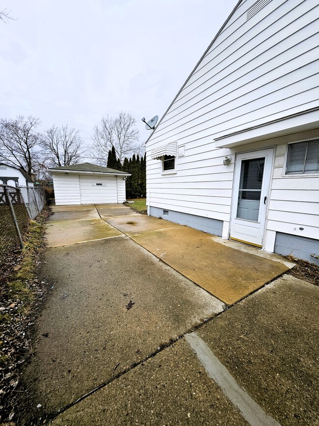 Photo - 17637 Prospect St