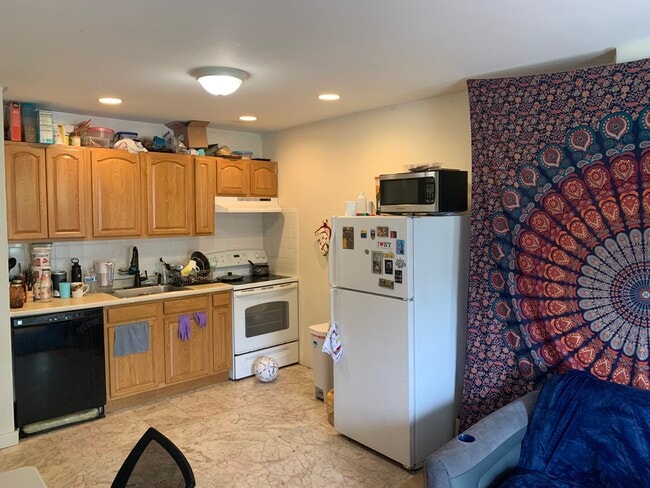 Building Photo - 96 Hammond St Unit 2