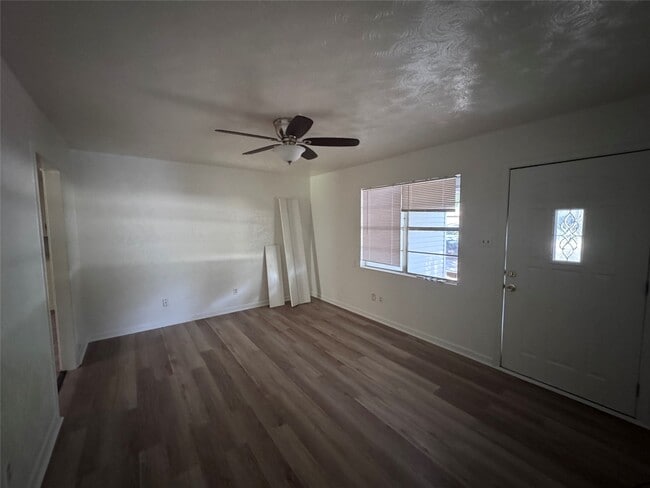 Photo - 290 Clemmons Ave
