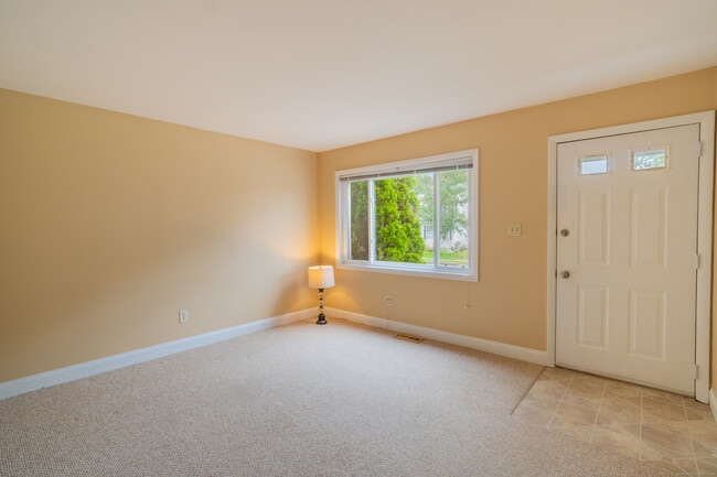 Photo - 974 E Broadway