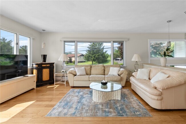 Photo - 137 Honness Ln