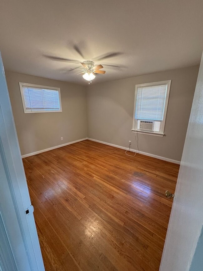 Photo - Charming 3 bedroom home in West End Manor ...