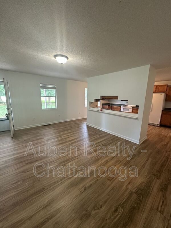 6250 W Highway 136