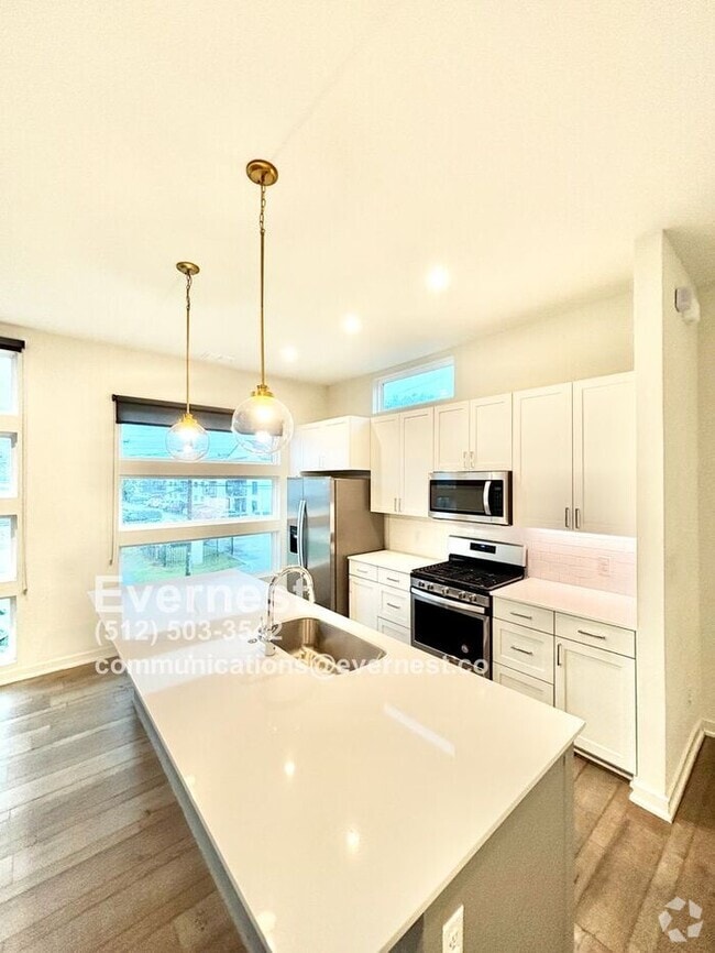 Building Photo - 2528 N Fitzhugh Ave Rental